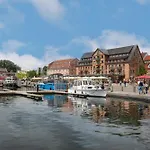 Hébergement de vacances 5 Min Zum Fleesensee, Sauna, Eingezaeunter Garten, Hunde Willkommen *