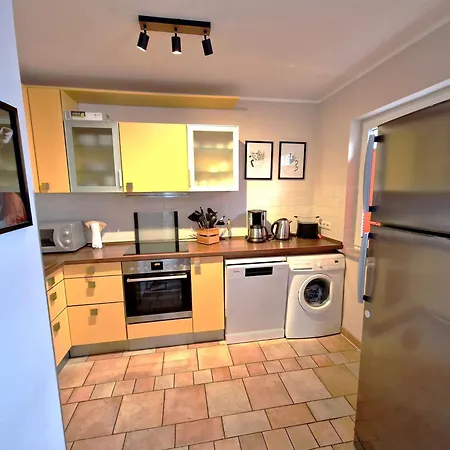 Ferienhaus Seerose - Private Sauna, Eingezaeunter Garten & Hunde Willkommen - See 3 Min بيت للعطل