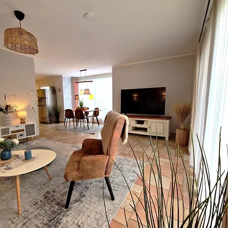 Ferienhaus Seerose - Private Sauna, Eingezaeunter Garten & Hunde Willkommen - See 3 Min * Göhren-Lebbin
