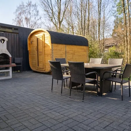 Ferienhaus Seerose - Private Sauna, Eingezaeunter Garten & Hunde Willkommen - See 3 Min *