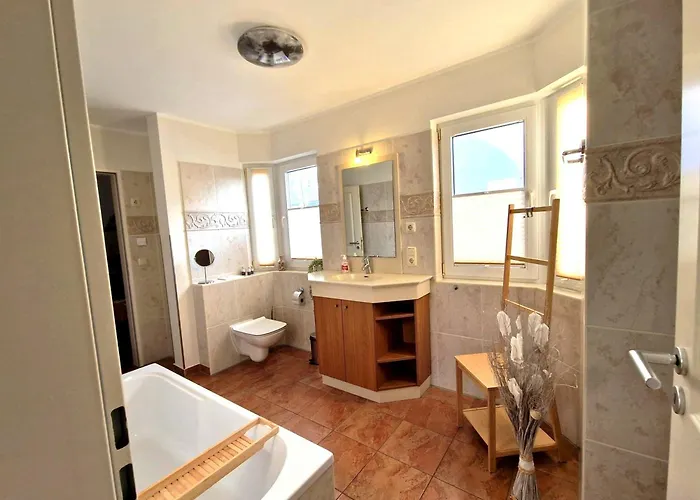 Ferienhaus Fleesensee - 5 Min zum See - Sauna - eingezäunter Garten - Hunde willkommen