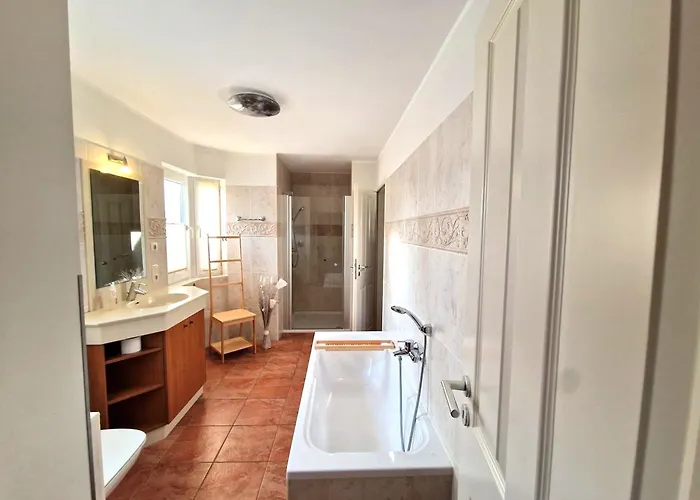 Fleesensee - 5 Min zum See - Sauna - eingezäunter Garten - Hunde willkommen Ferienhaus Göhren-Lebbin